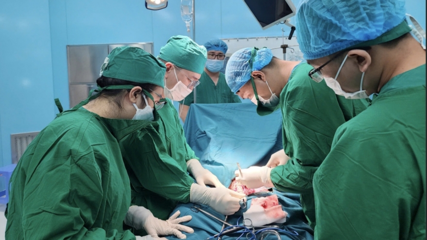 Ngư dân bị tai nạn nghiêm trọng được phẫu thuật kịp thời tại Côn Đảo