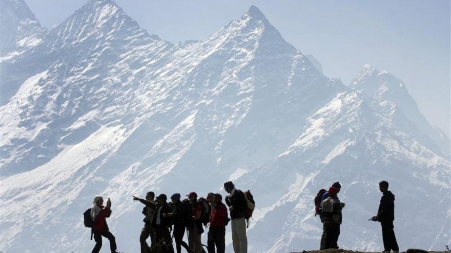 Nepal quyết liệt giải quyết vấn đề rác thải trên đỉnh Everest
