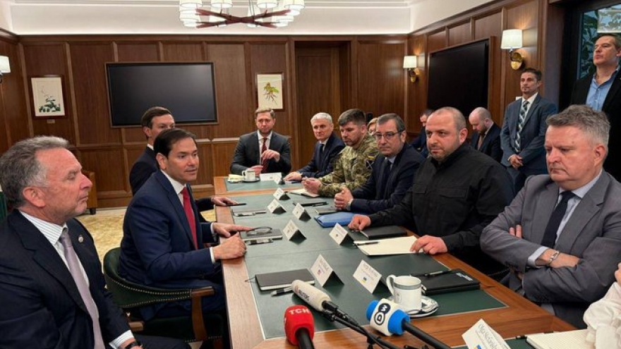 Ukraine cầu viện châu Âu giữa bão áp lực và khủng hoảng nội bộ