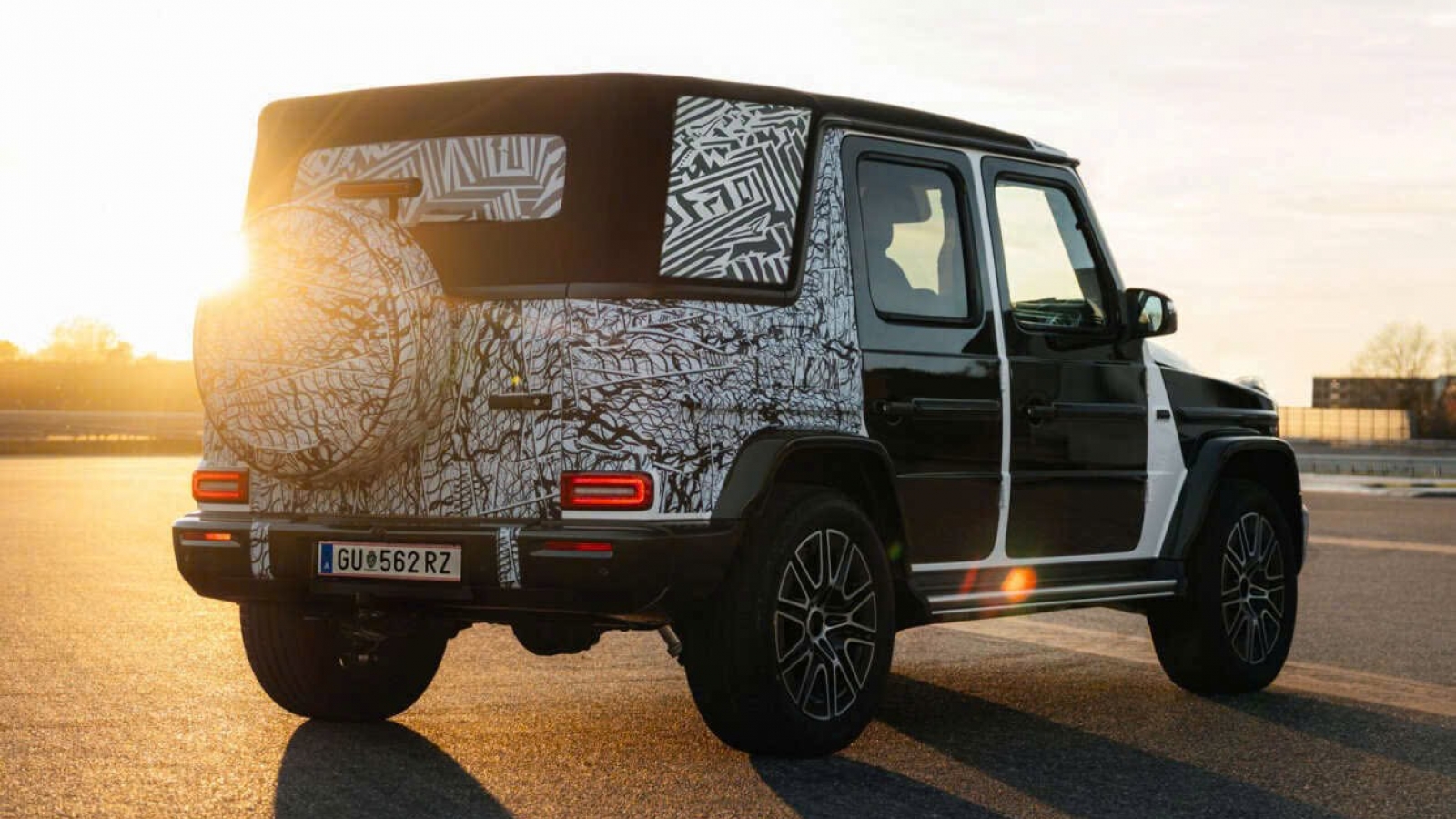 Mercedes-Benz G-Class Cabriolet mới được hé lộ trước thềm ra mắt toàn cầu