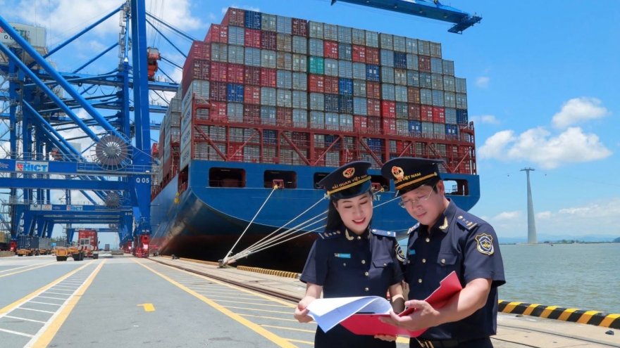 Vừa thông quan, vừa siết chặt buôn lậu: Hải quan giữ ổn định dòng chảy thương mại