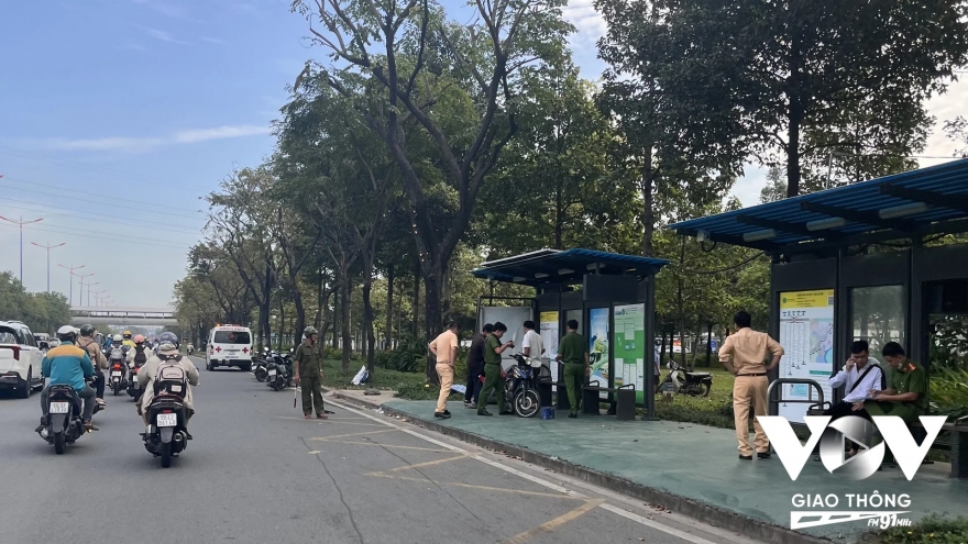 Phát hiện nam thanh niên tử vong cạnh nhà chờ xe buýt ở TP.HCM