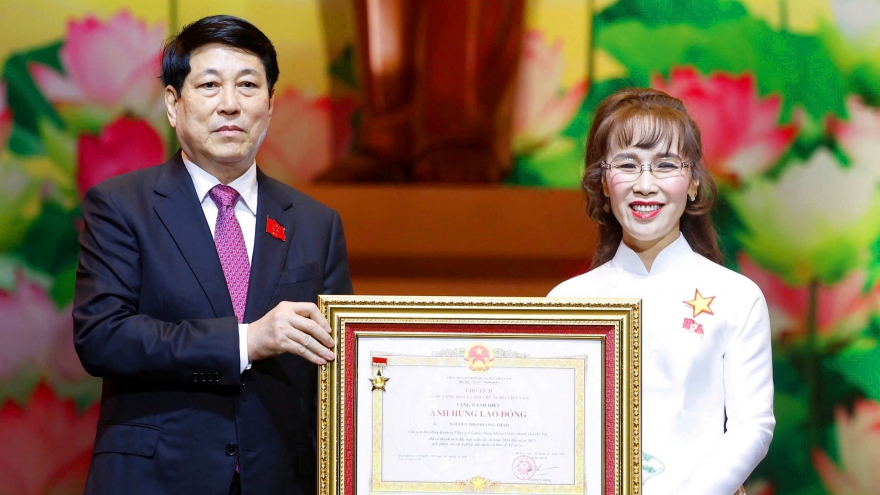 Tiến sĩ Nguyễn Thị Phương Thảo nhận danh hiệu Anh hùng Lao động