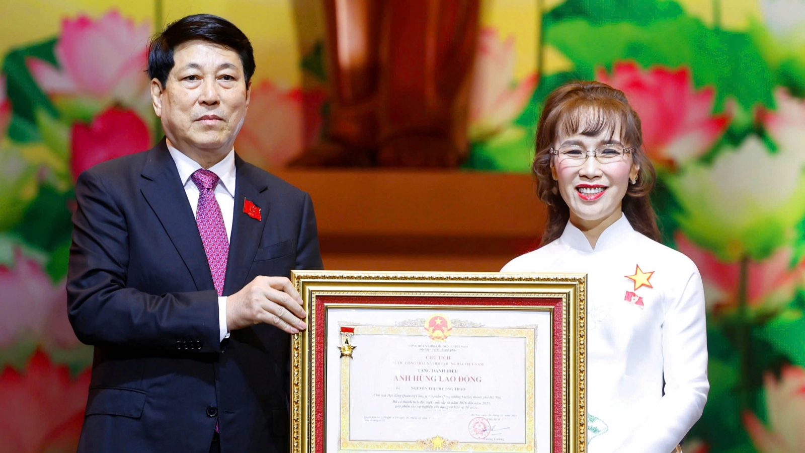 Tiến sĩ Nguyễn Thị Phương Thảo nhận danh hiệu Anh hùng Lao động