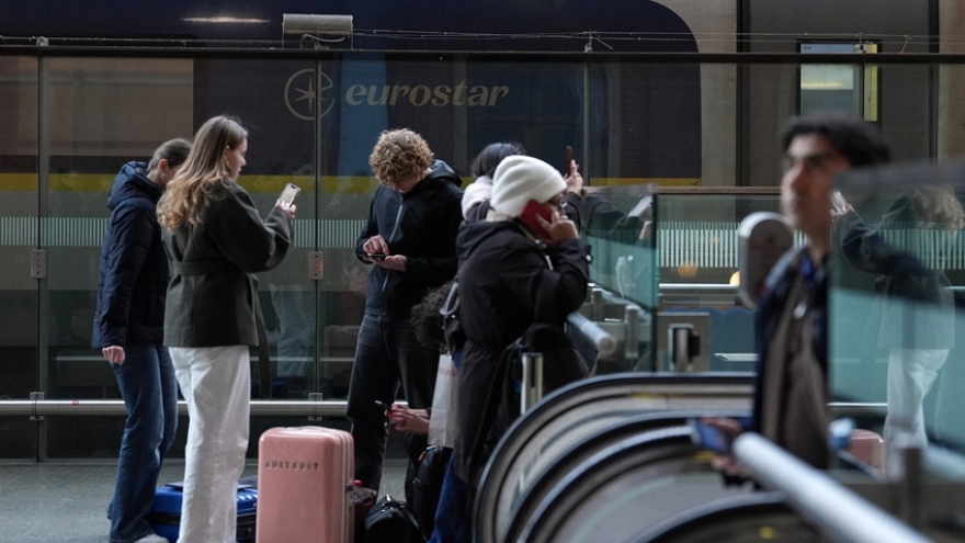 Hệ thống giao thông đường sắt châu Âu gián đoạn nghiêm trọng trước thềm năm mới