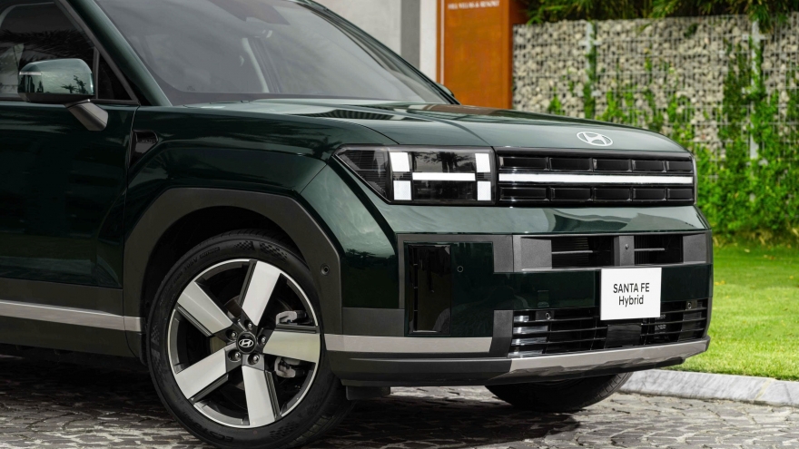 Hyundai Santa Fe Hybrid chính thức ra mắt, giá 1,369 tỷ đồng