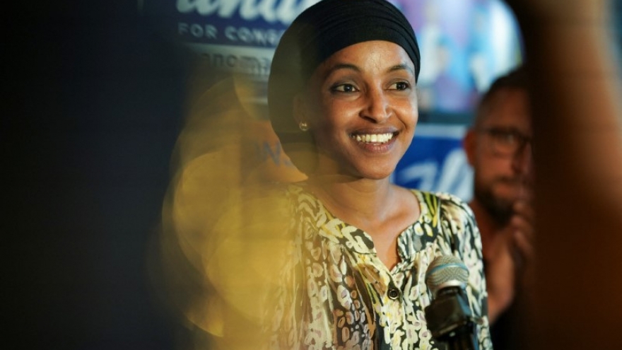 Con trai của nữ nghị sĩ nhập cư bị các nhân viên di trú chặn xe