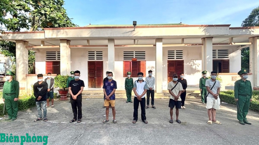 Eleven detained for illegal border crossing in An Giang