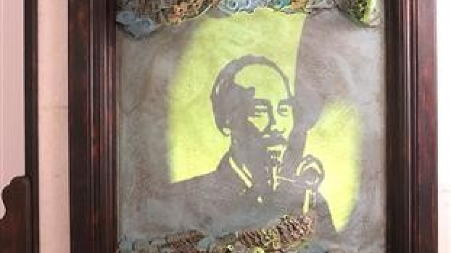 Images of President Ho Chi Minh presented through light sculpture in Seoul