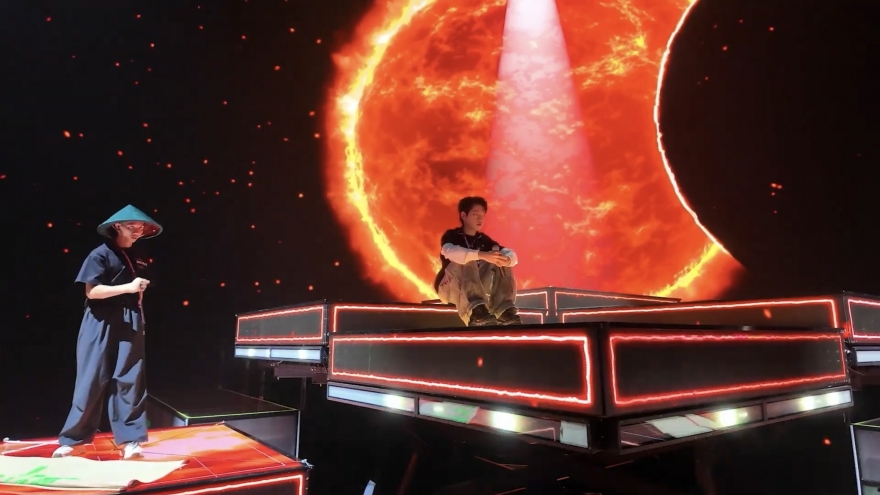 Đức Phúc lần đầu kể chuyện khóc trong nhà vệ sinh ở Intervision 2025