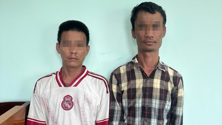 Khởi tố đối tượng nhậu say rồi đe dọa, ném gạch vào nhà hàng xóm