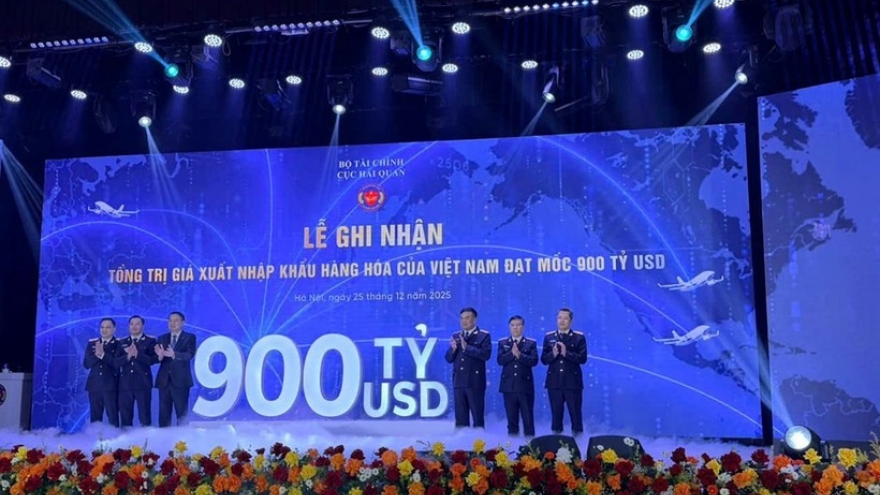 Vietnam’s trade turnover tops US$900 billion for first time