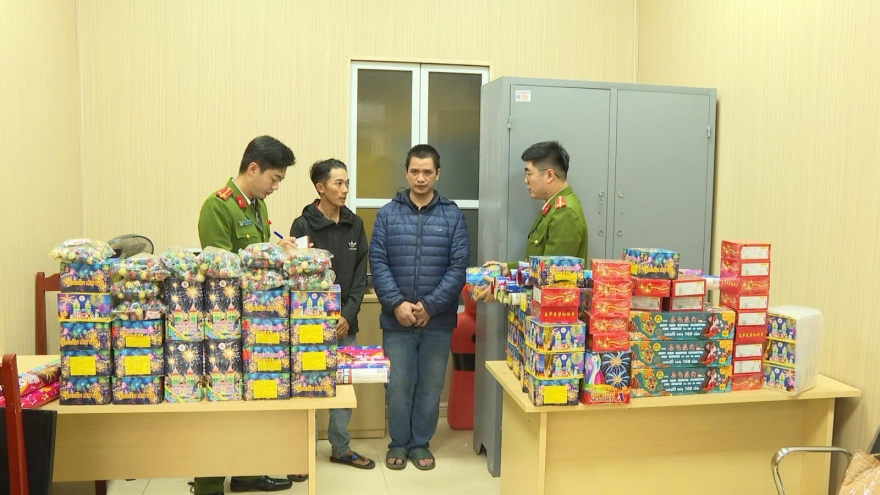 Khởi tố, bắt tạm giam 3 đối tượng mua bán, tàng trữ hơn 500kg pháo nổ
