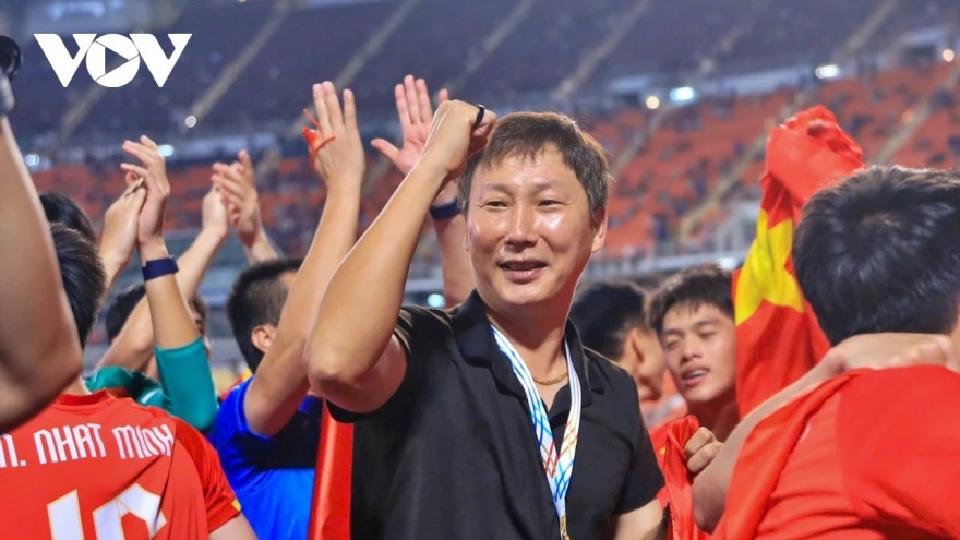 Coach Kim Sang-sik to lead Vietnam through AFC Asian Cup 2027