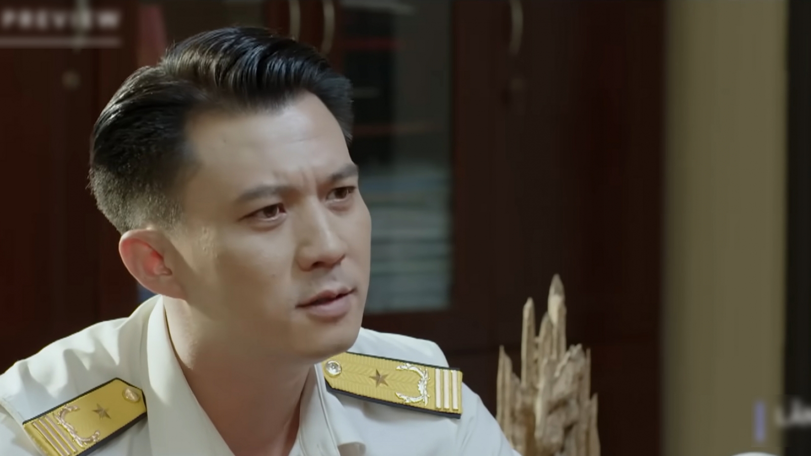 “Lằn ranh” tập 26: Chấn choáng váng khi bị lộ clip thân mật với gái lạ