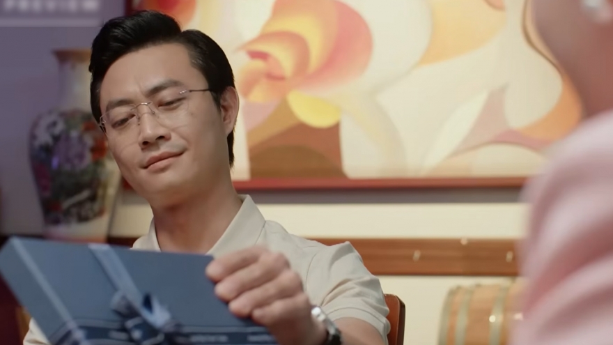 “Lằn ranh” tập 34: Khắc đối diện cám dỗ khi Trinh hối lộ số tiền lớn