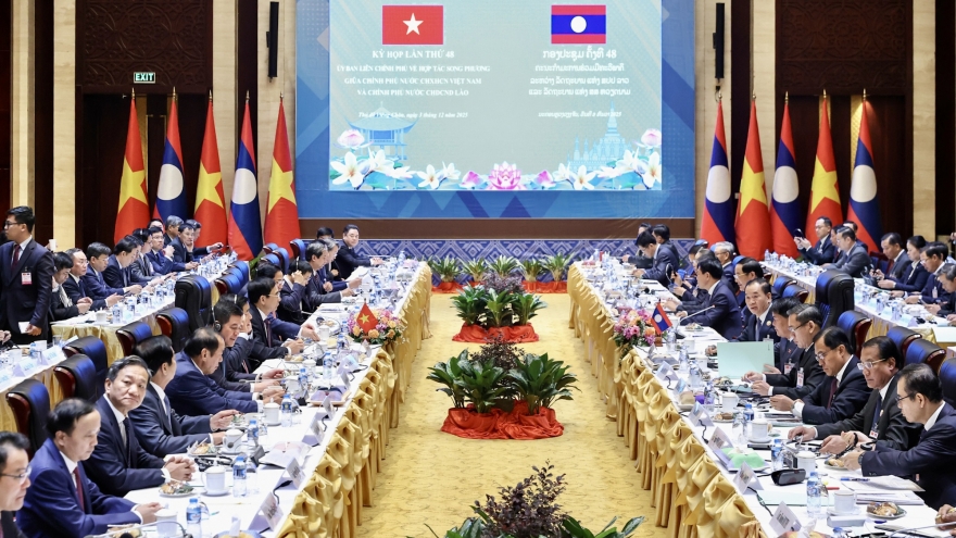 Thủ tướng Việt Nam và Lào đồng chủ trì Kỳ họp lần thứ 48 Ủy ban Liên chính phủ