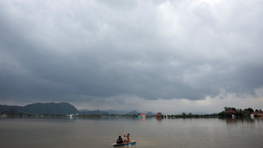 Hàng trăm người sơ tán và nhiều tuyến đường tê liệt do lũ lụt tại Malaysia