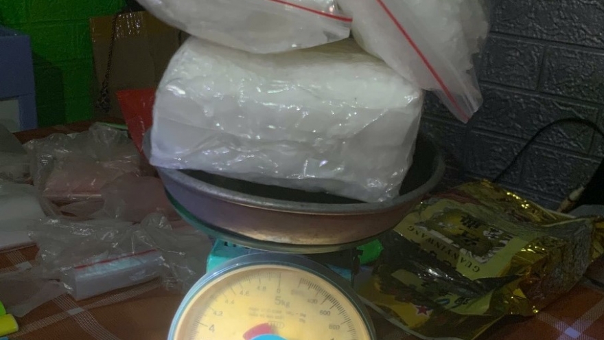 Triệt phá đường dây ma túy xuyên quốc gia, thu giữ nhiều súng đạn