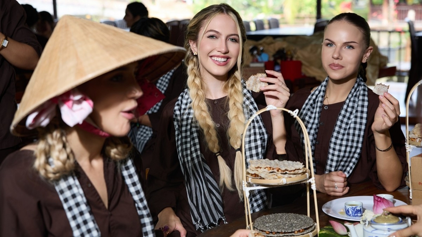 Miss Charm’ foreign beauties explore Vietnamese culture in Mekong Delta