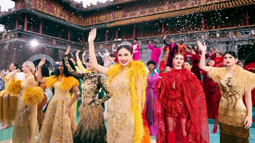 More than 70 Miss Cosmo 2025 contestants model at Ngo Mon Square in Hue