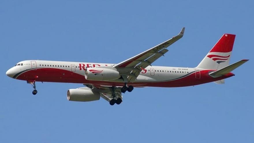 Máy bay Nga chở hơn 400 người phát tín hiệu hạ cánh khẩn do sự cố động cơ