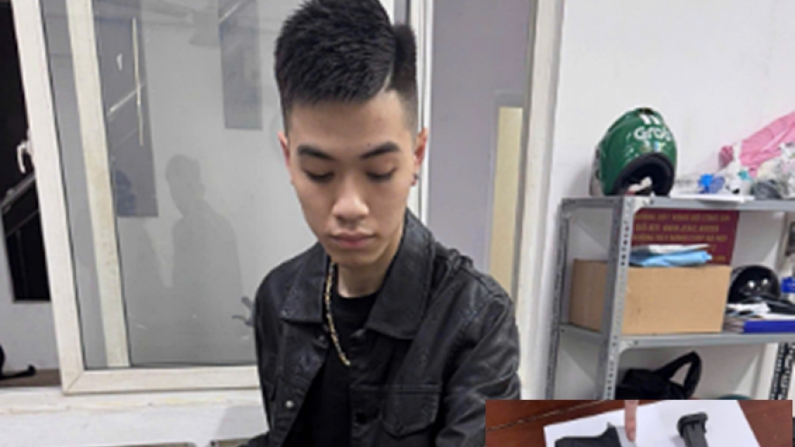 Nam thanh niên mua súng trên mạng xã hội "để phòng thân"