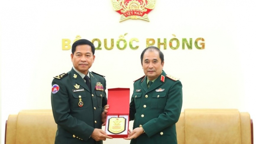Military official hosts Cambodian chemical weapons authority chief