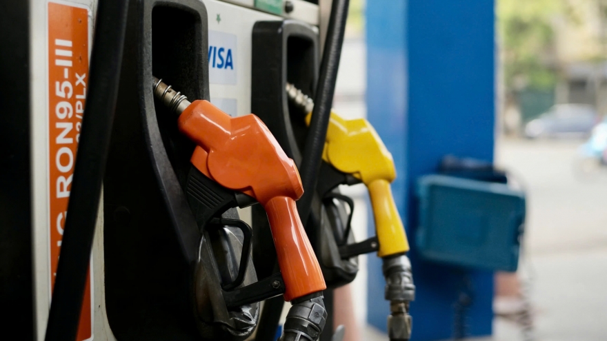 Petrol prices fall below VND19,000/l for fourth consecutive week
