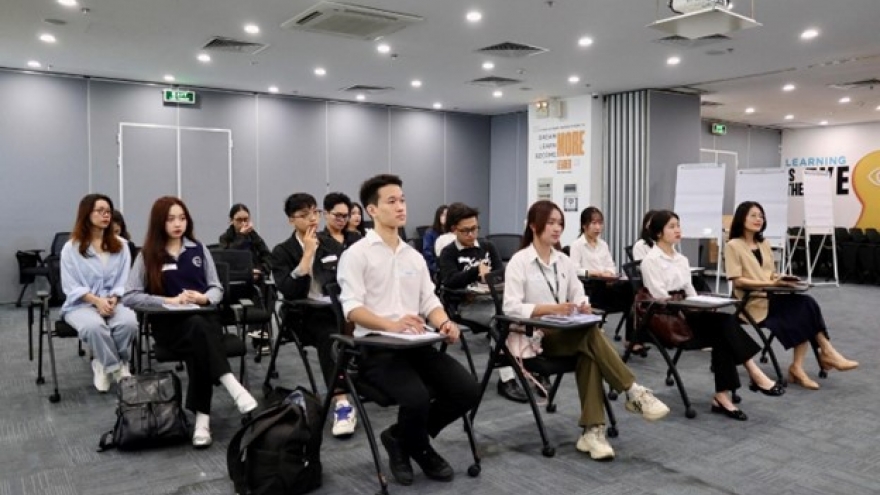 Người trẻ rút ngắn khoảng cách kỹ năng ngân hàng với TWings Academy