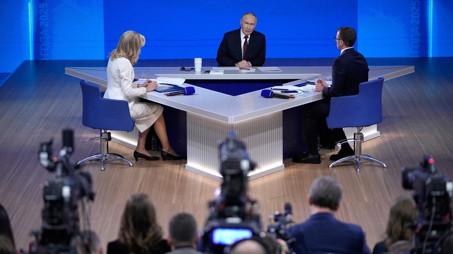 Tổng thống Putin: Kinh tế Nga tăng trưởng 9,7% trong 3 năm