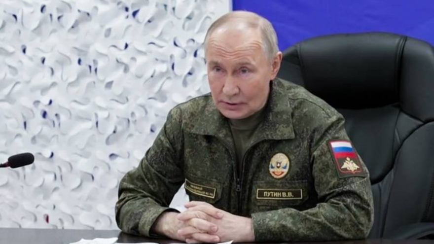 Tổng thống Putin thị sát tiền tuyến, quân đội Nga tuyên bố kiểm soát Krasnoarmeysk