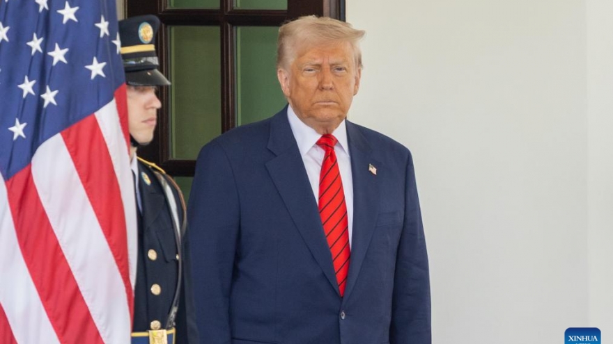 Mỹ chính thức tạm dừng tất cả đơn xin nhập cư từ 19 nước