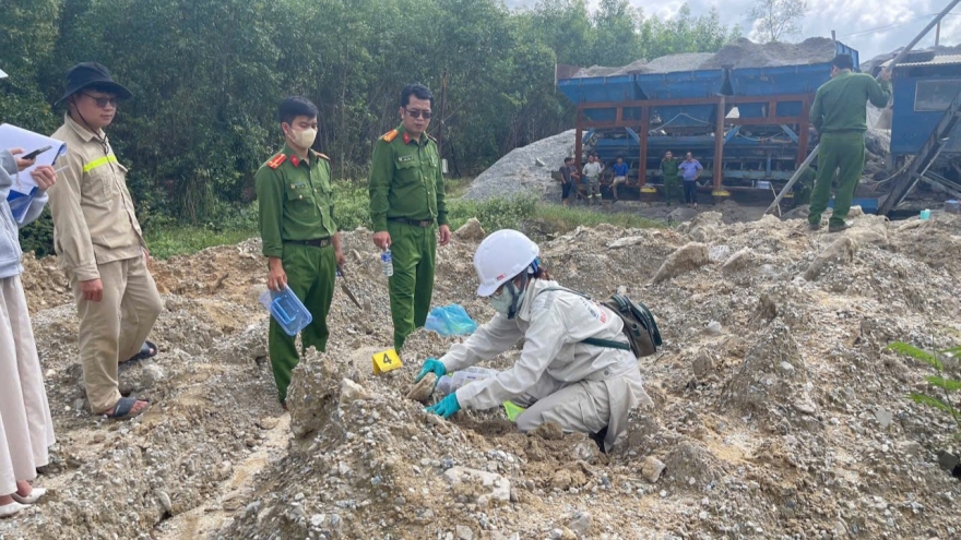 Quảng Ngãi: Phát hiện doanh nghiệp đổ hơn 700 tấn chất thải rắn trái quy định