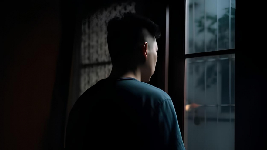 Bị phát hiện nhận quà của 30 chàng trai tán mình, vợ cãi 'hồi đó còn độc thân'