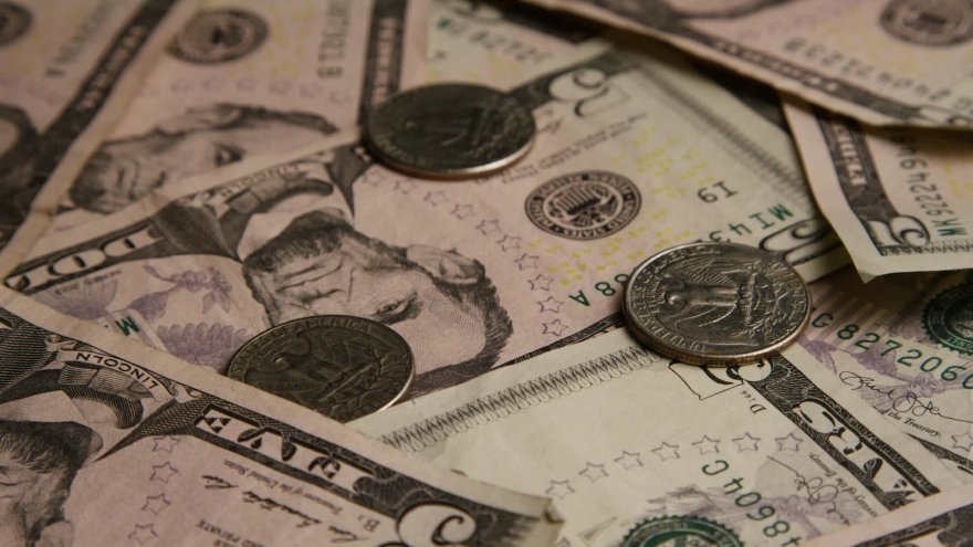 Tỷ giá USD hôm nay 1/1/2026: Giá bán USD chợ đen giảm còn 26.820 đồng/USD