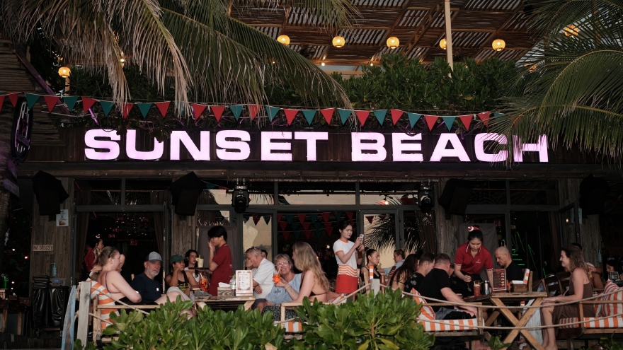 Sunset Beach Bar & Restaurant – điểm hẹn năm mới sôi động bên hoàng hôn Phú Quốc