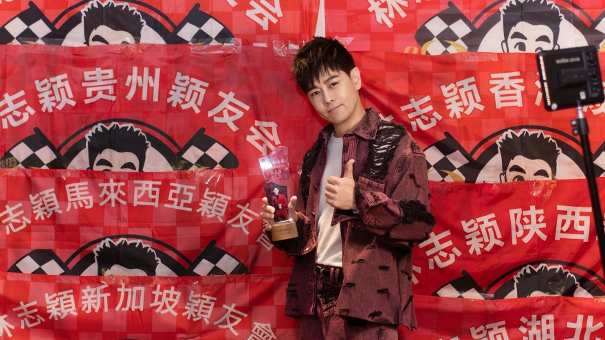 Lâm Chí Dĩnh gây sốc với diện mạo trẻ trung ở tuổi 51