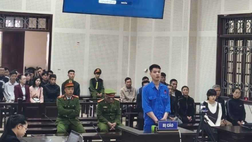 Lĩnh án 15 năm tù vì tấn công bạn gái cũ