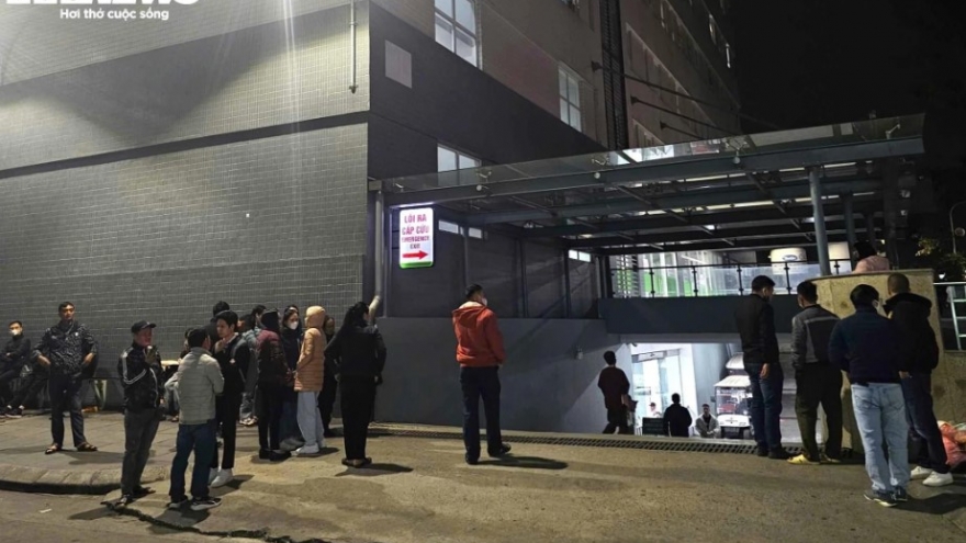 Đêm trắng ngóng tin người thân sau vụ lật xe chở đoàn từ thiện ở Lào Cai