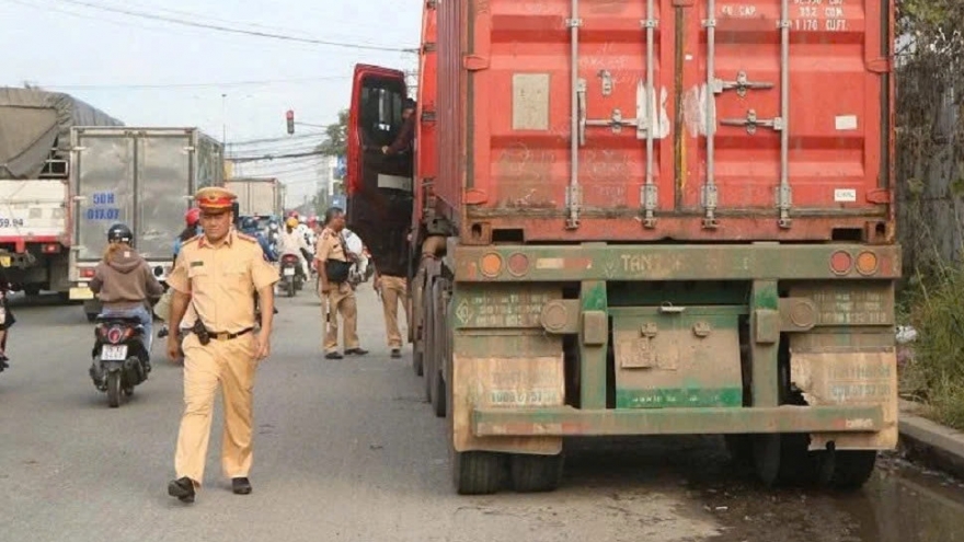 Hàng trăm tài xế bị lập biên bản tại nút giao thông Sóng Thần, TP.HCM