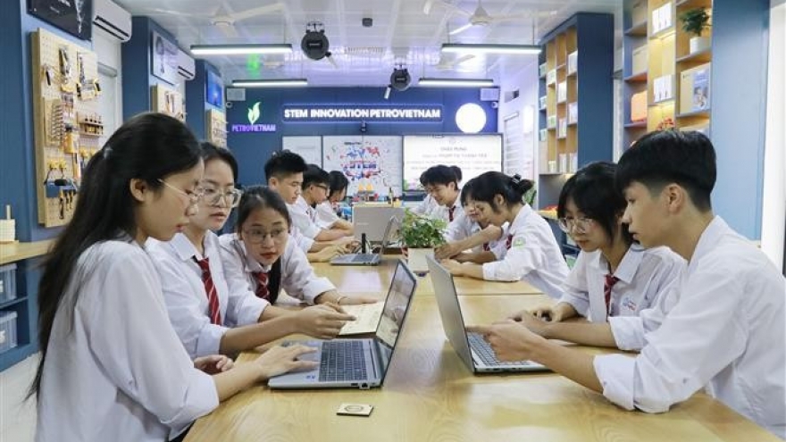 Deputy PM: STEM classrooms help students explore science, technology