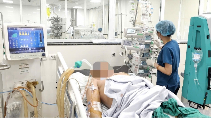 Sốt xuất huyết Dengue biến chứng nặng ở bệnh nhân 51 tuổi mang nhiều bệnh nền