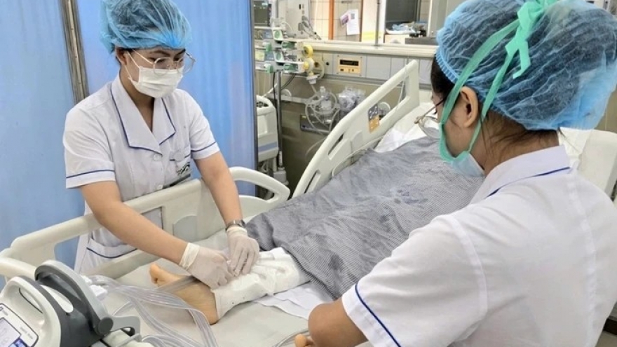 Vụ lật xe từ thiện ở Lào Cai: Nam bệnh nhân 44 tuổi hôn mê sâu đã tỉnh lại