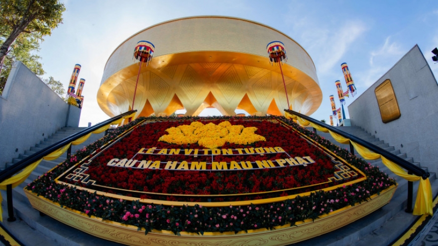 Statue of Konagamana Buddha on Ba Den Mountain to welcome visitors from January 1