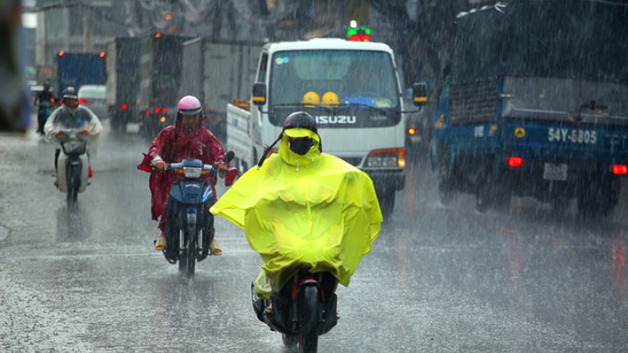 Dự báo gió mạnh, sóng lớn và mưa dông diện rộng ven biển miền Trung