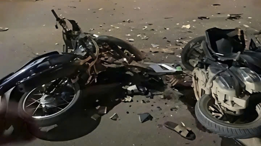 Hai xe máy tông trực diện, 3 người chết