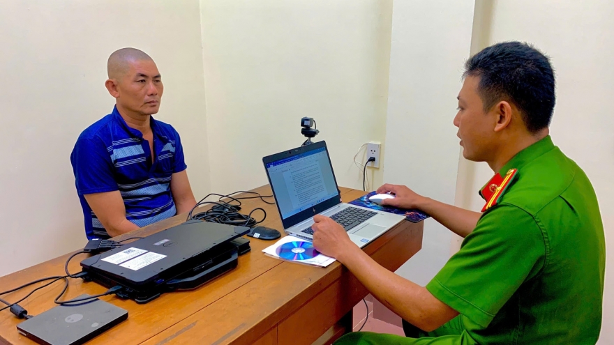 Bóp cổ người tình tử vong, người đàn ông đến công an đầu thú