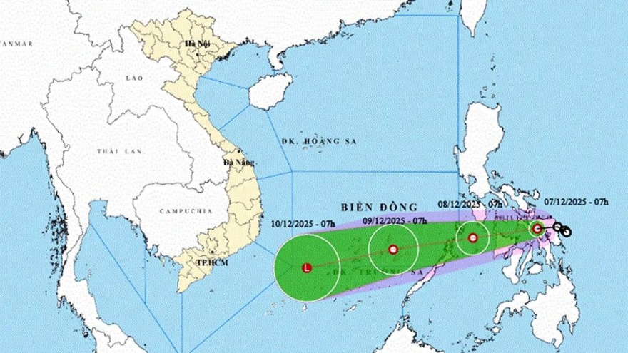 Tropical depression gathers steam, expected to enter East Sea