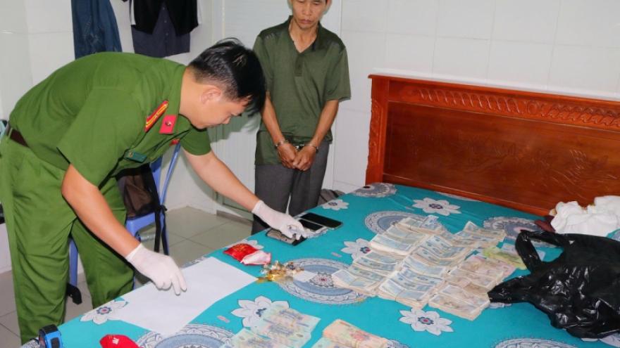 Truy bắt nóng thủ phạm trộm tiền, vàng trị giá gần 1 tỷ đồng